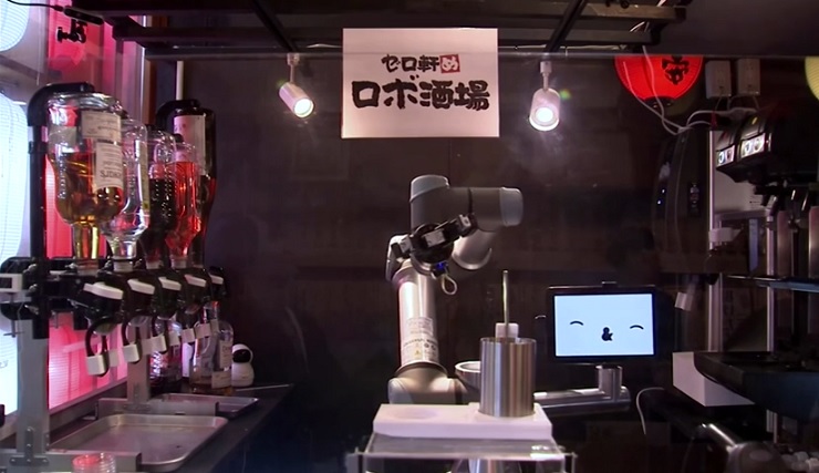 В Японии тестируют робота-бармена