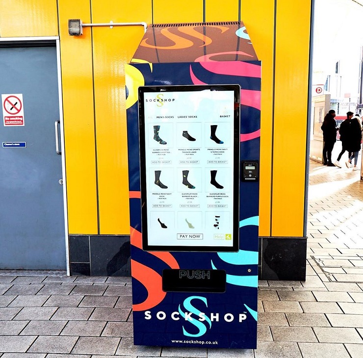 В Лондоне установили вендинг автомат по продаже носков SOCKSHOP 