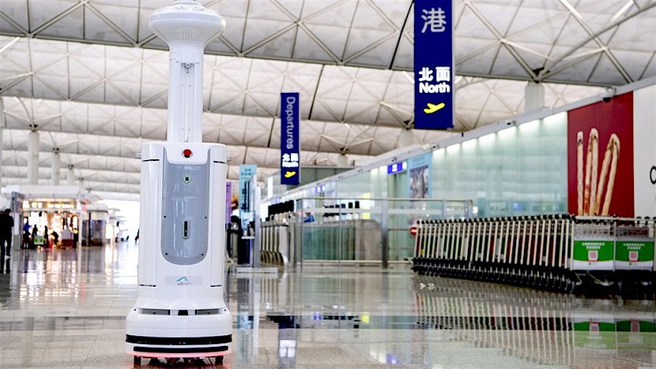 Аэропорт Гонконга использует роботов для дезинфекции общественных мест
