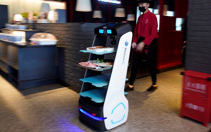 Коронавирус ускоряет роботизацию ресторанов