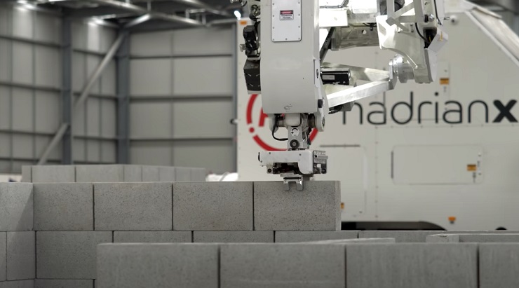 Робот-каменщик научился укладывать до 200 строительных блоков в час