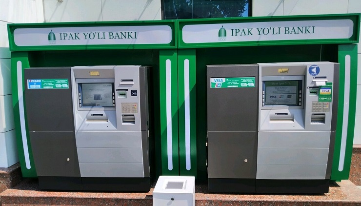Банк «Ипак Йули» впервые в Узбекистане начал продавать валюту в банкоматах