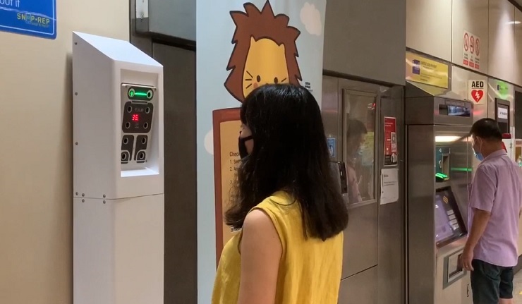 Бесконтактные термометрические киоски установят на 70 автобусных остановках и станциях метро Сингапура