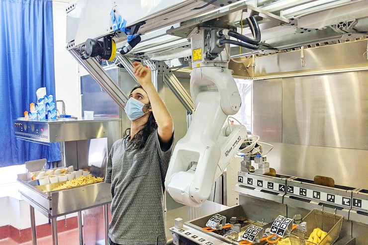 COVID-19 увеличил спрос на роботов-поваров