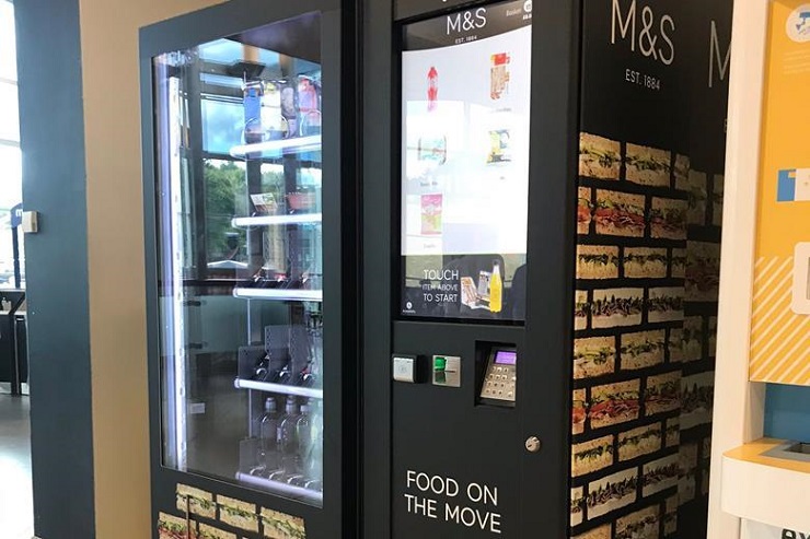 M&S установил вендинг автомат с едой и закусками