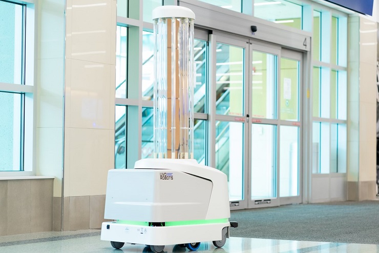 В аэропорту Форда тестируют дезинфицирующих роботов