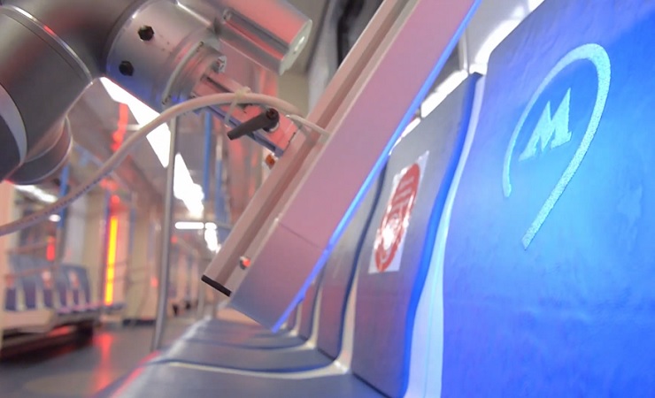 Вагоны столичного метро дезинфицирует робот Metrobot