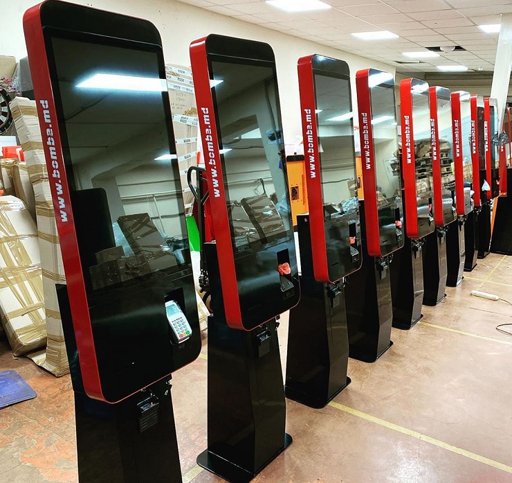 Молдавская сеть магазинов электроники BOMBA установила терминалы самообслуживания TouchPlat