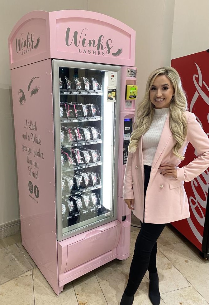 Ирландский бьюти предприниматель представил вендинг автомат по продаже ресниц