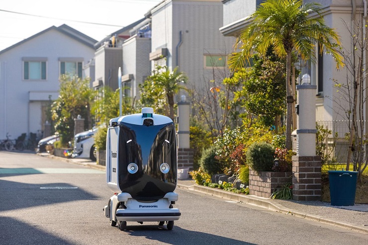Panasonic тестирует роботов курьеров в умном городе Фудзисава