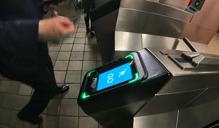 Метро Нью-Йорка переходит на бесконтактную систему оплаты проезда OMNY  