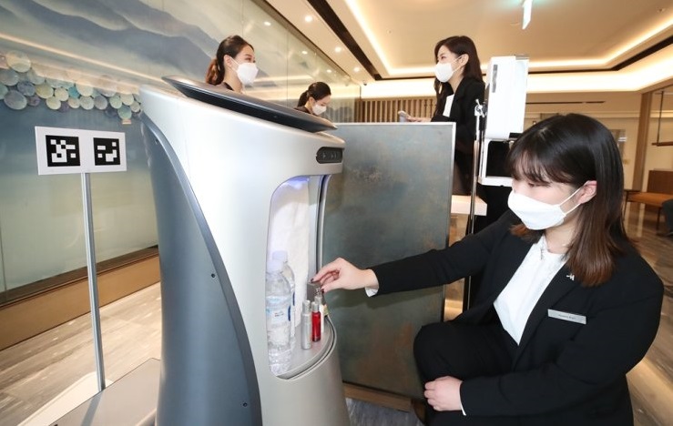 Hyundai Robotics представил сервисного робота для гостиниц 