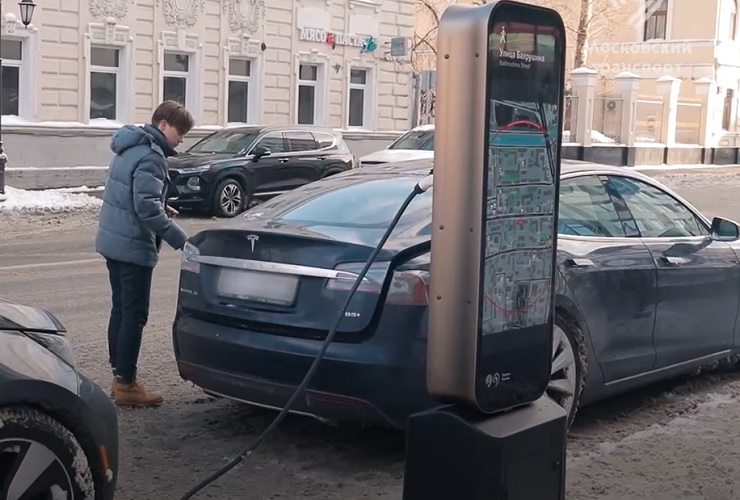 В Москве запустили зарядную станция для электромобилей нового формата