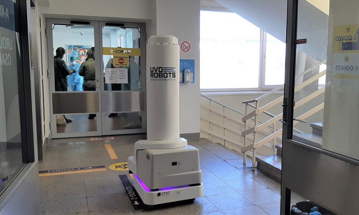 Таллинскую больницу дезинфицирует автономный робот Ruudi