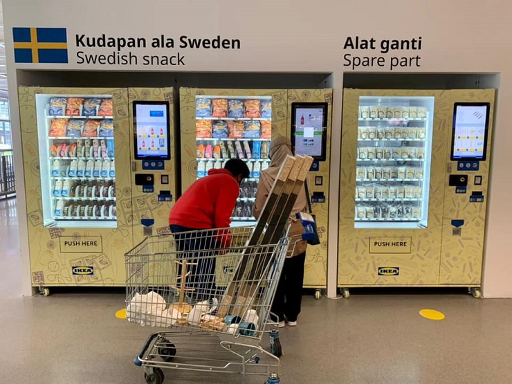 IKEA Malaysia запустила вендинг с закусками, сумками и мебельными комплектующими 