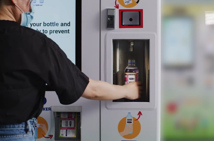 В Сингапуре бесплатно раздадут дезинфицирующие средства для рук в вендинг автоматах 