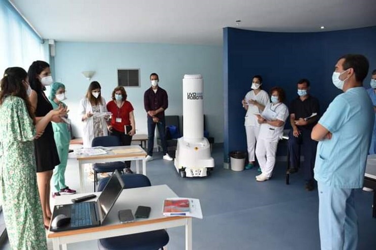 Португальскую больницу в Брагансе дезинфицирует робот