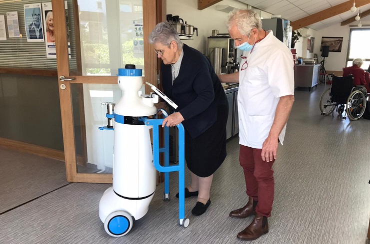 Роботы Kompaï помогут французам решить проблемы старения населения