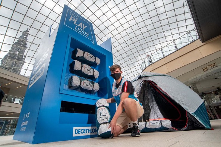 Decathlon установил первый в мире торговый автомат с палатками