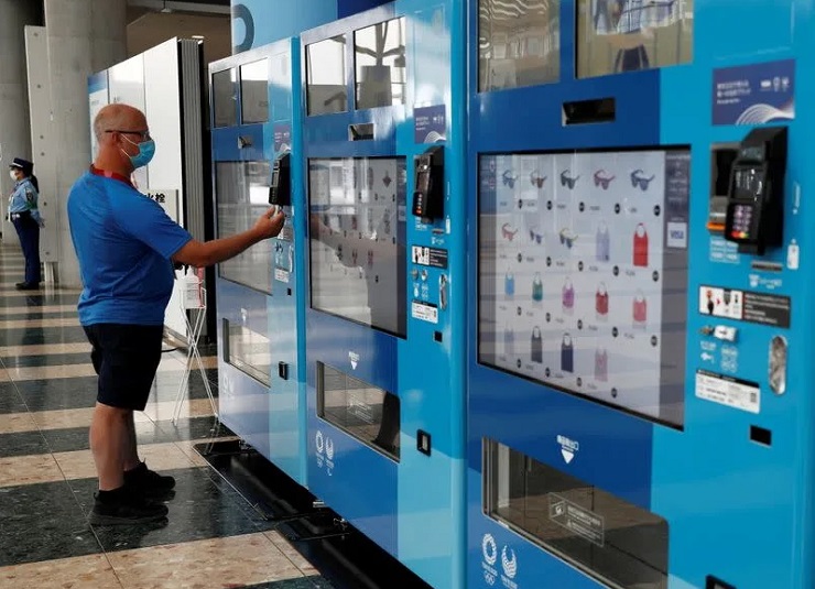 В Токио появились вендинг автоматы с олимпийскими сувенирами