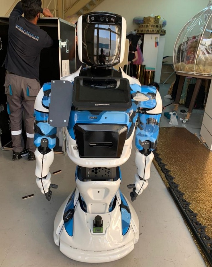 Автономный сервисный робот Promobot принят на работу в полицию Дубая