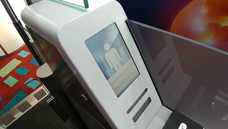 В аэропорту Шереметьево можно пройти биометрический паспортный контроль