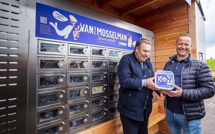 Голландцы установили первый торговый автомат со свежими мидиями
