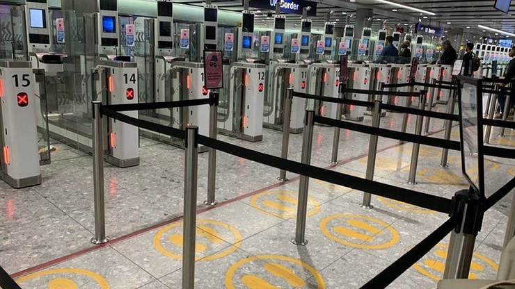 Британские аэропорты пострадали от сбоя на пунктах автоматизированного паспортного контроля