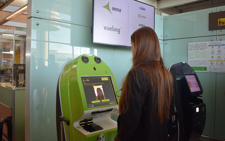В аэропорту Барселоны тестируют систему распознавания лиц 