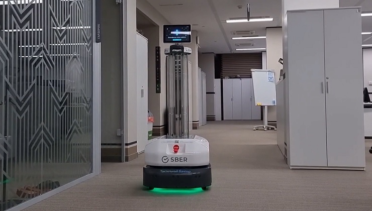 О безопасности сотрудников Московского банка теперь заботится робот-дезинфектор