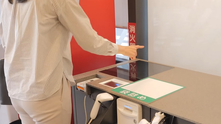 7-Eleven внедрит кассы самообслуживания с голографическим интерфейсом