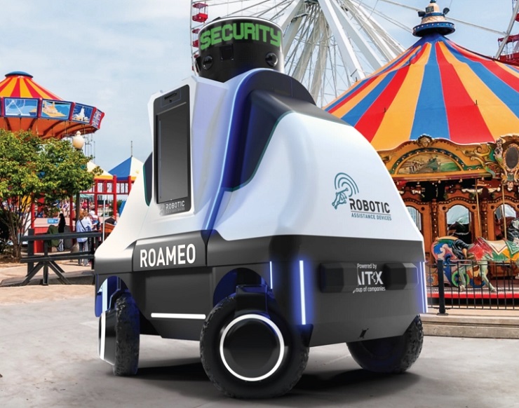 Робот-охранник Roameo патрулирует парк развлечений в США