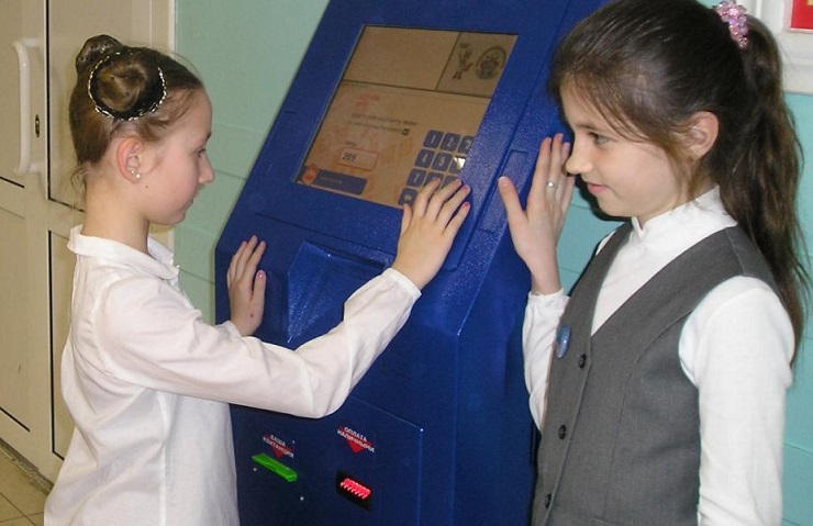 Электронные терминалы для оплаты питания установят в школах Владимира