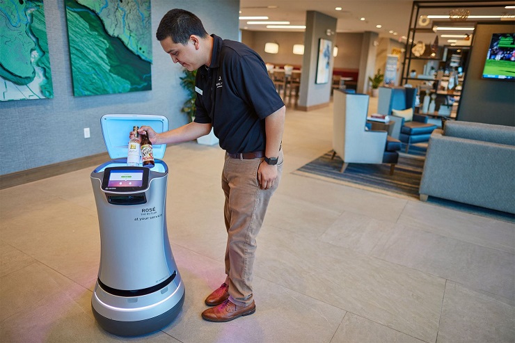 Гостиничный оператор Seaview внедрил сервисных роботов во всех своих отелях