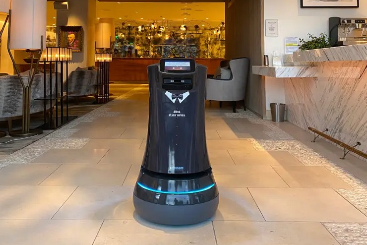 Американские отели из-за нехватки персонала нанимают роботов
