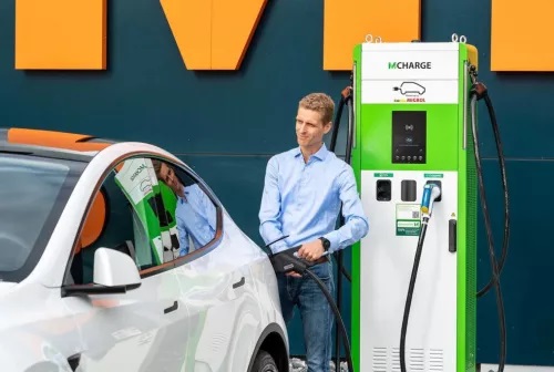 Швейцарский ритейлер Migros расширяет сеть зарядных станций для электромобилей