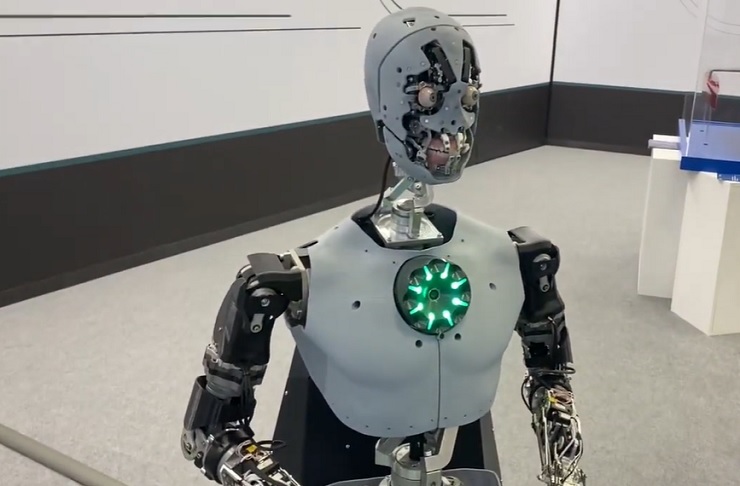 На ВЭФ представили гуманоидного робота Robo-C2