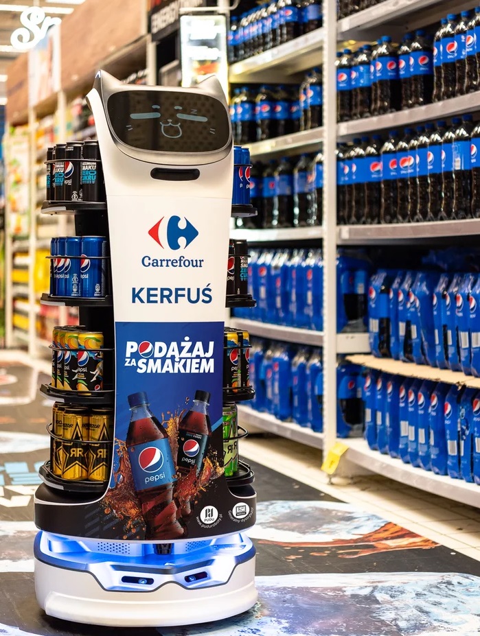 Carrefour Poland использует промо роботов для продажи некоторых продуктов