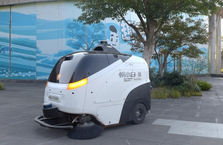 Беспилотные роботы начали обслуживать туристов на востоке Китая