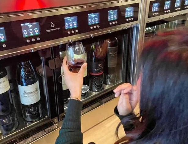 Недалеко от Торонто открылся винный бар самообслуживания