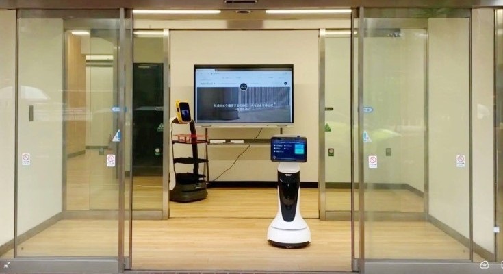Robot Bank представил робота администратора RAKU-Robot Mini