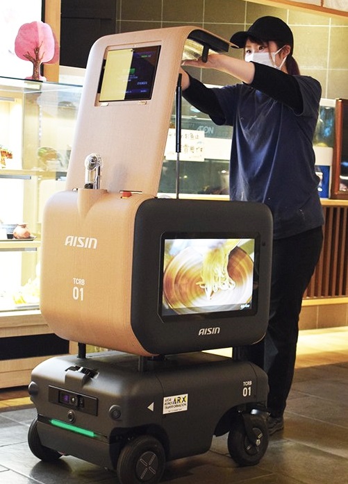 В Японии тестируют доставку еды роботом-курьером в ТРЦ Aeon Mall