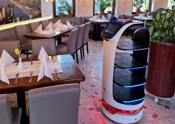 Робот-официант поможет работникам немецкого ресторана «Etna»