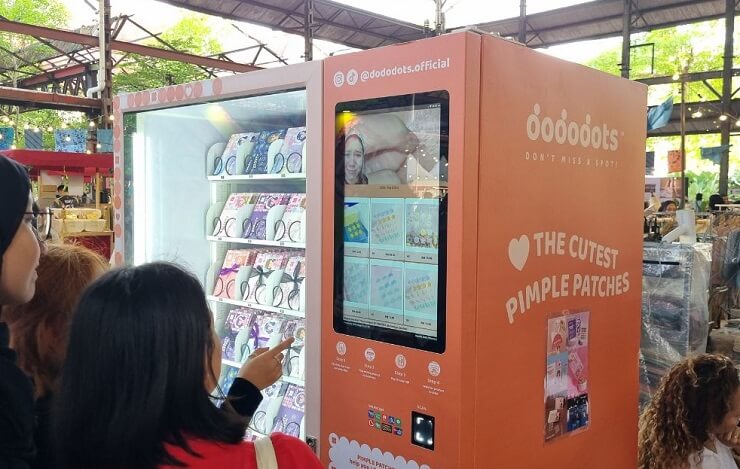 В Малайзии установили вендинг автомат по продаже пластырей от прыщей 