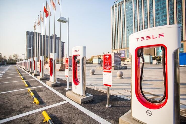 Tesla расширяет в Китае доступ к зарядным станциям для других электромобилей