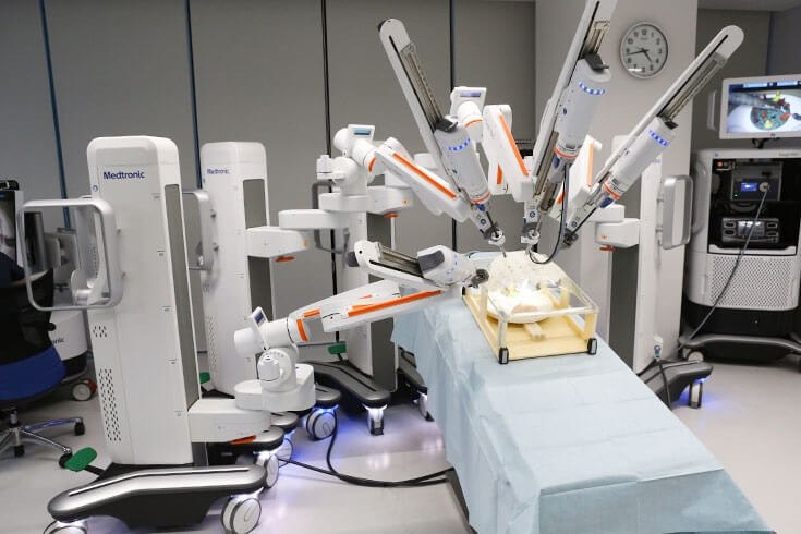 Medtronic расширяет применение хирургического робота Hugo Surgical Support Robot