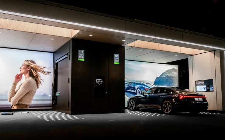 Зарядная станция Audi Charging Hub в Цюрихе получила уличные дисплеи LG