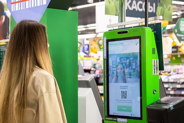 Большинство россиян выступает против оплаты товаров по биометрии