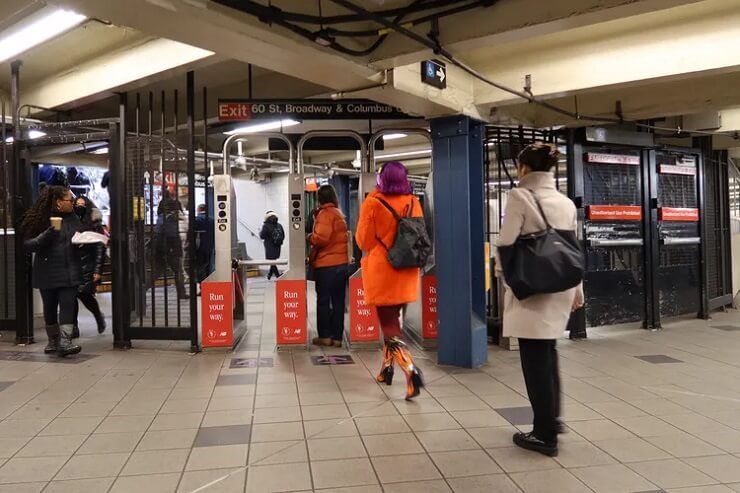 Метро Нью-Йорка внедряет софт выявляющий безбилетных пассажиров