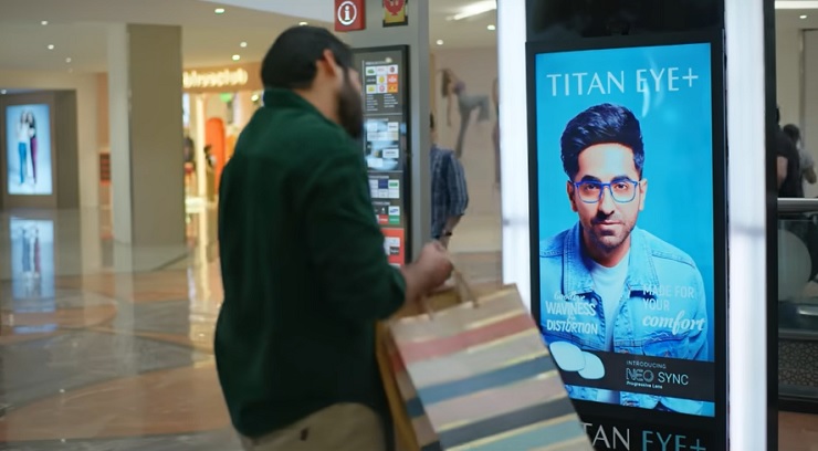 Titan Eye+ запустил рекламную кампанию Digital Signage киоском